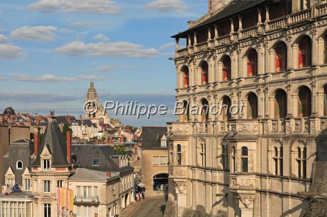 france loir et cher 04.JPG - Façade des loges et cathédrale Saint-LouisChâteau de BloisLoir-et-Cher,  France